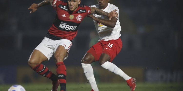 De olho na ponta da classificação, Flamengo visita Bragantino