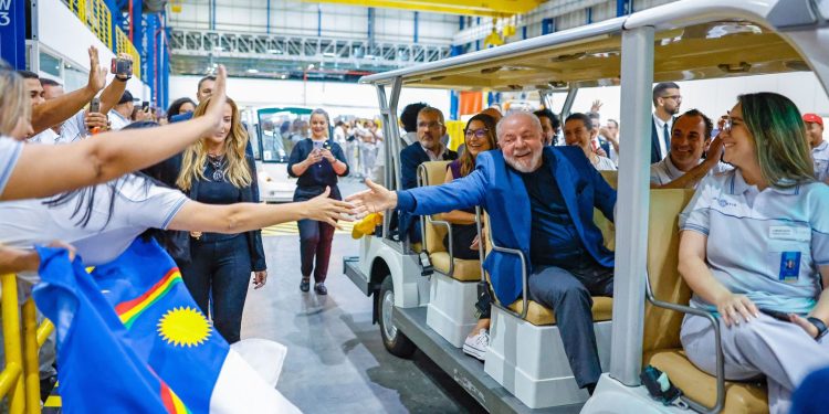 Lula diz que país voltará a crescer e critica juros altos| Agência Brasil