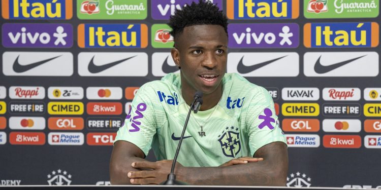 Vinicius Júnior agradece apoio na luta contra o racismo