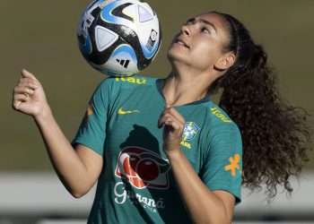 Meia Angelina elogia período de treinos da seleção feminina de futebol
