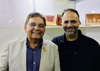 Deputado Adriano Galdino, apoiará a reeleição do vereador Bruno Faustino à Câmara de Campina Grande. Faustino tem sido um aliado fiel a ‘Esq