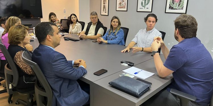 Veneziano, Nilda e Bruno recebem Secretário do Ministério da Justiça e anunciam Casa da Mulher Brasileira em Campina Grande