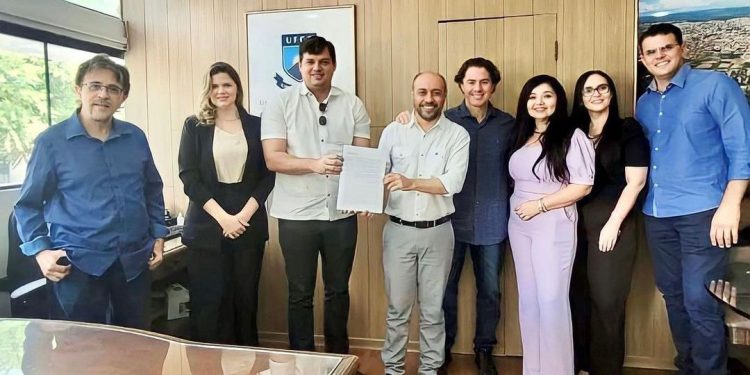 Veneziano e Taciano Diniz se reúnem com reitor da UFCG para debater a implantação de campus no Vale do Piancó