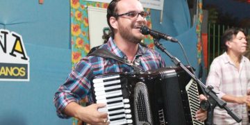 Vila do Artesão e Stúdio 93 apresentam Edgley Miguel nesta sexta-feira