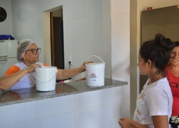 Prefeito reativa o Programa Cozinha Solidária que distribui comida para mais de 230 famílias em Sumé