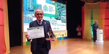 Em São Paulo, Cícero Lucena recebe prêmio por Programa Pão e Leite