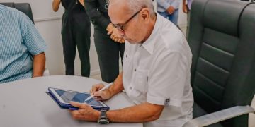 Cícero Lucena assina ordem de serviços para recuperar casas de famílias carentes em diversos bairros da Capital
