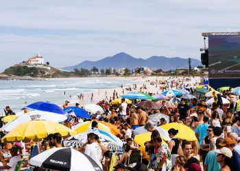 Falta de ondas interrompe etapa do Rio do Circuito Mundial de Surfe