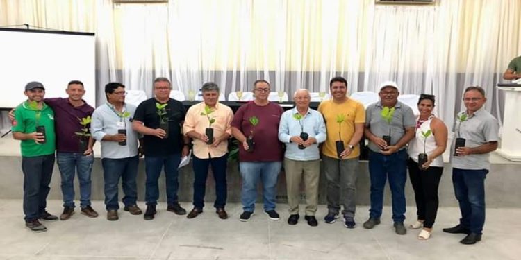 Em Cubati-PB agricultores são contemplados com mudas de cajueiro para o plantio