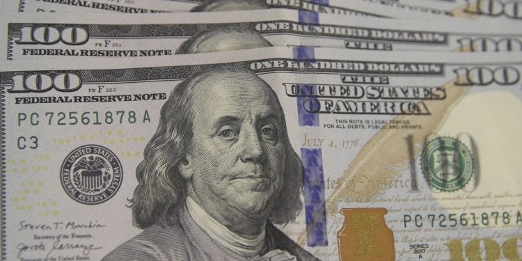 Dólar tem forte alta e encosta em R$ 4,85 com pessimismo externo