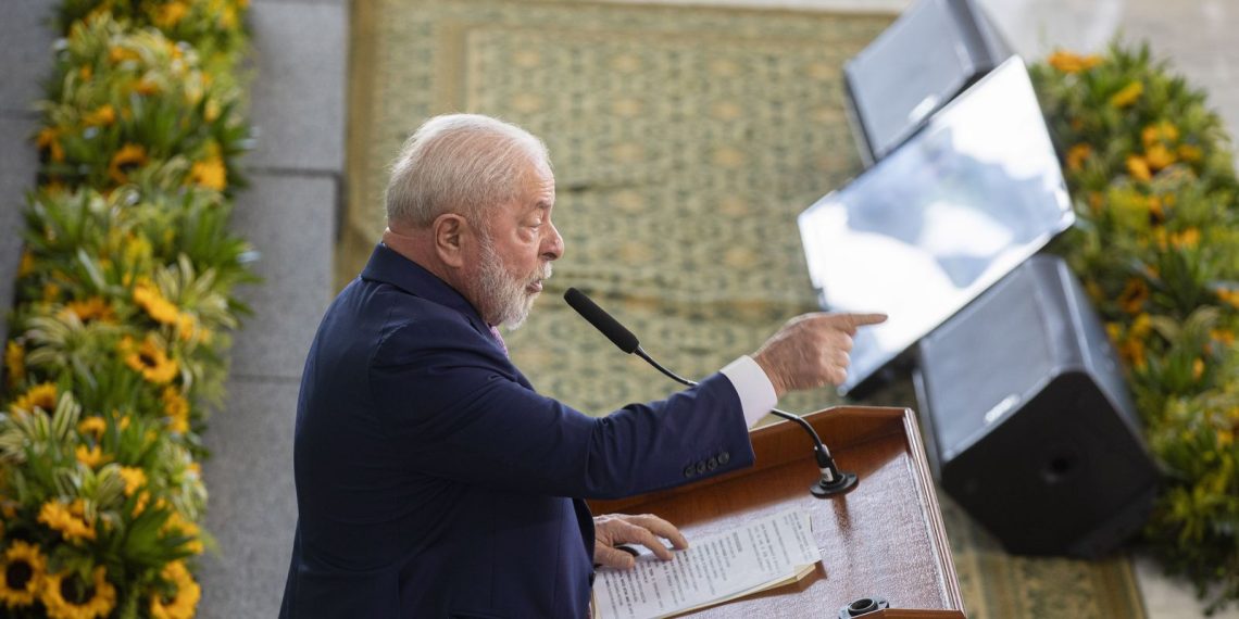 Lula diz que equipe de governo não é clube ou grupo de amigos
