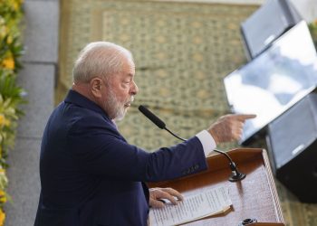 Lula diz que equipe de governo não é clube ou grupo de amigos