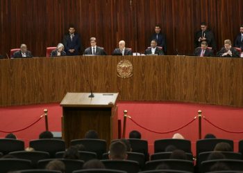 MPE pede condenação de Bolsonaro por reunião com embaixadores