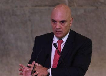 Moraes consegue acordo com ministros no TSE para impedir adiamento de julgamento de Bolsonaro