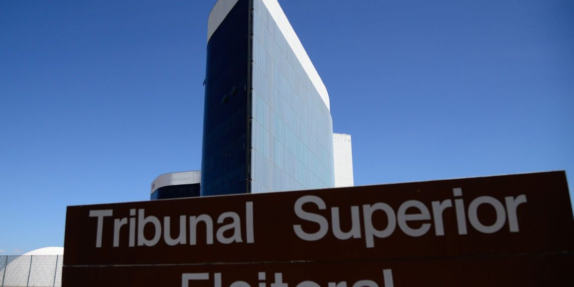 Defesa de Bolsonaro avalia recorrer da decisão do TSE no STF