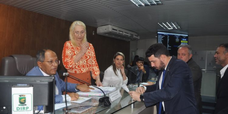 Vereadores aprovam por unanimidade reajuste salarial de 5,87% para servidores da PMCG