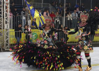 Brasília tem desfile de escolas de samba em período junino