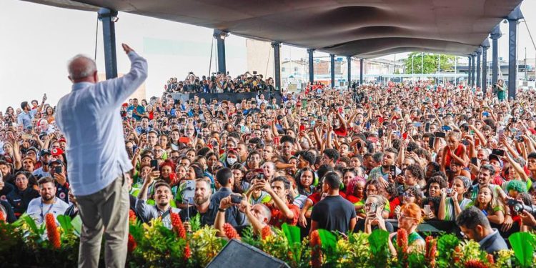 Educação é a base fundamental para o crescimento de um país, diz Lula