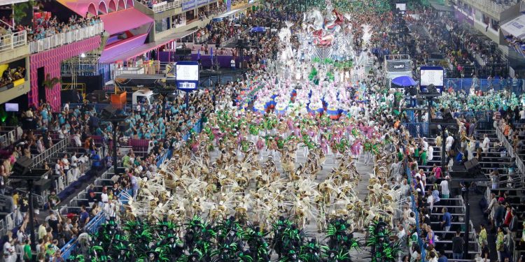Carnaval: África está presente nos enredos das escolas de samba do Rio