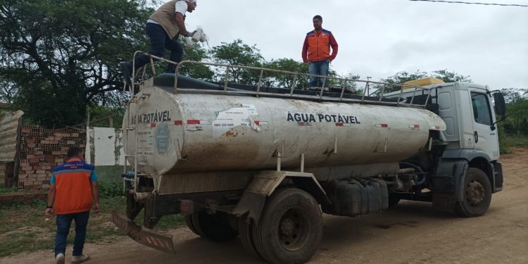 Operação Carro-Pipa distribui água potável em 58 comunidades da Zona Rural de Campina Grande
