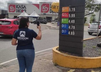 Cobrança abusiva: Procon de Campina Grande autua quase todos os postos de combustíveis do município durante operação de fiscalização