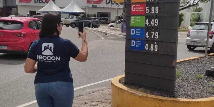 Cobrança abusiva: Procon de Campina Grande autua quase todos os postos de combustíveis do município durante operação de fiscalização