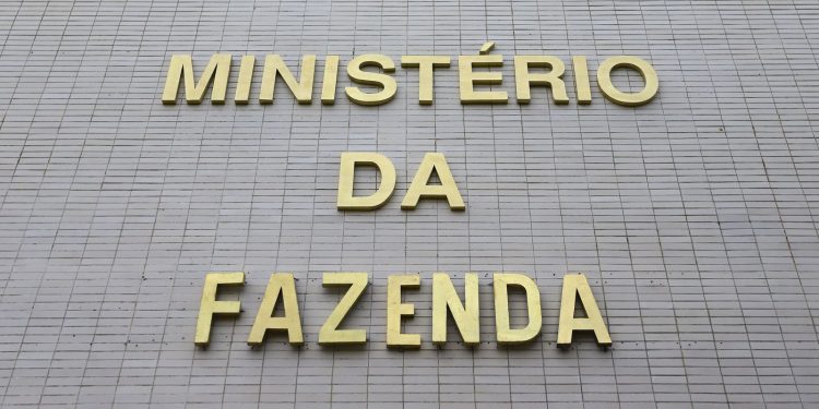 Fazenda elevará projeção de crescimento do PIB para 2,5% a 3%