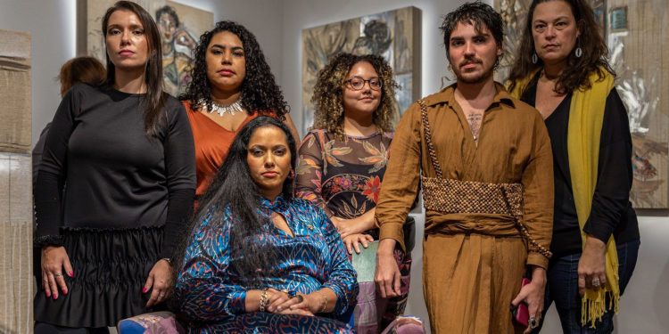 Exposição transforma dor de mulheres em processo de cura