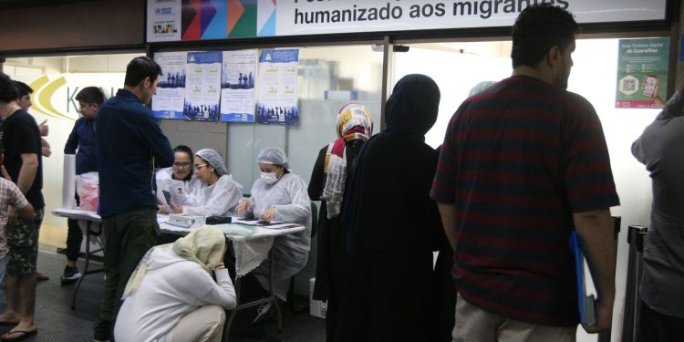 Afegãos transferidos para Praia Grande somam 128