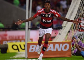Bruno Henrique garante vitória do Flamengo sobre o Athletico-PR