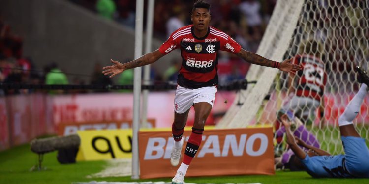 Bruno Henrique garante vitória do Flamengo sobre o Athletico-PR