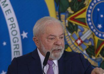 Lula enaltece profissionais da saúde no combate à covid-19