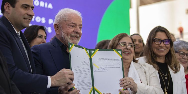 Governo abre canal de denúncia para desigualdade salarial de gênero