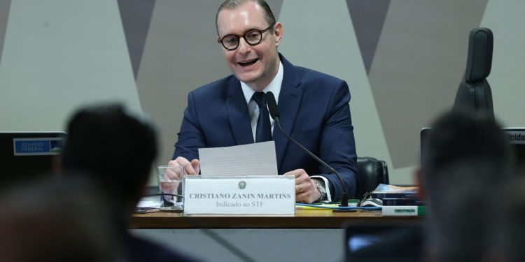 Nomeação de Cristiano Zanin como ministro do STF é publicada no DOU