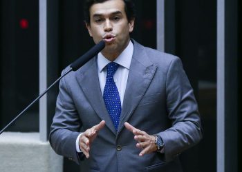 Câmara aprova projeto que retoma voto de desempate do governo no Carf