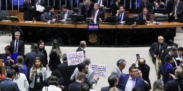 Câmara discute reforma tributária, que deve ser votada nesta quinta