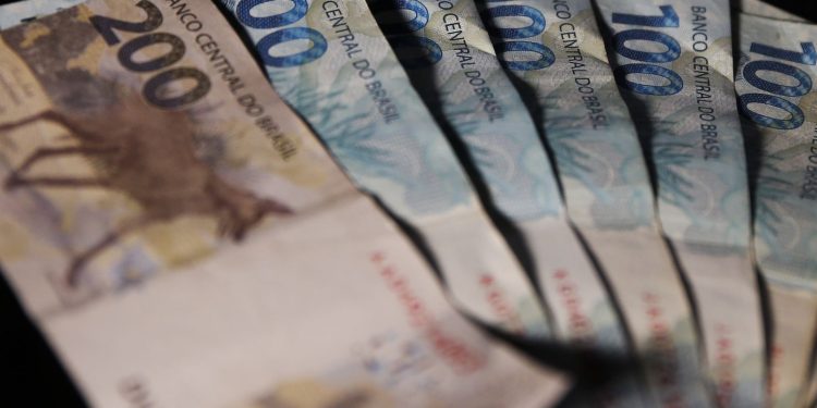 Brasileiros ainda não sacaram R$ 7,12 bilhões de valores a receber