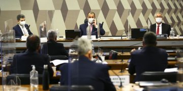 Gilmar Mendes anula arquivamento de ação contra Bolsonaro