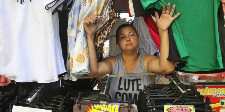 Camelôs do Rio de Janeiro criam centro de convivência e serviços