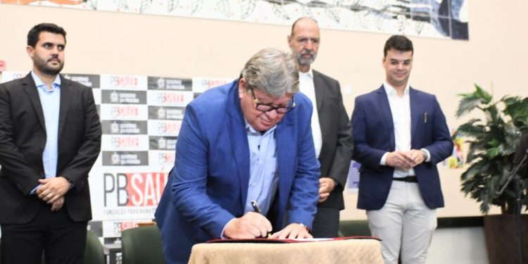 João Azevêdo assina termo de cooperação com Incor para telemonitoramento de cirurgias e entrega novos leitos e salas cirúrgicas no Hospital Metropolitano