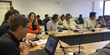 Prefeitura de Campina Grande dialoga sobre calendário carnavalesco em reunião no Ministério Público