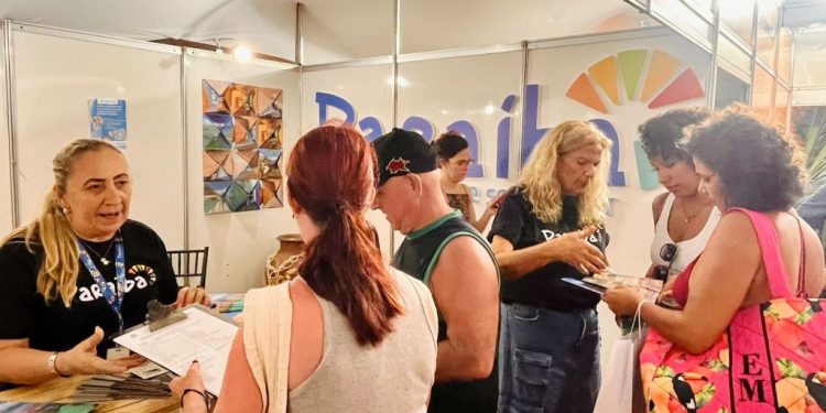 PBTur atende turistas no Salão do Artesanato e no Centro Turístico de Tambaú