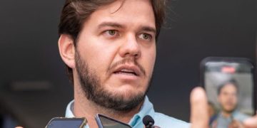 Após doar terreno para o HU de Campina Grande, Bruno prestigia solenidade de assinatura das ordens de serviços para início das obras de ampliação da unidade