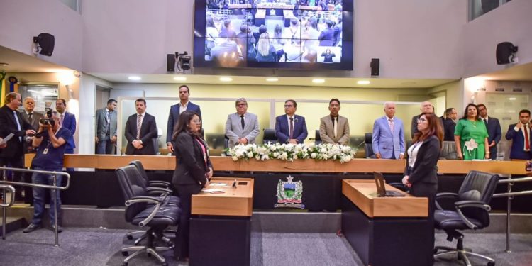 ALPB realiza sessão com mensagem do governador João Azevêdo