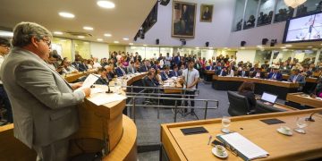 João Azevêdo presta contas das ações do governo em abertura dos trabalhos do Poder Legislativo
