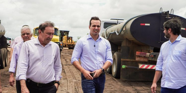 Lucas Ribeiro inspeciona obras do Arco Metropolitano, em João Pessoa