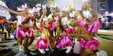 Folia de Rua: Bloco Virgens de Tambaú leva alegria e muito colorido para a Via Folia