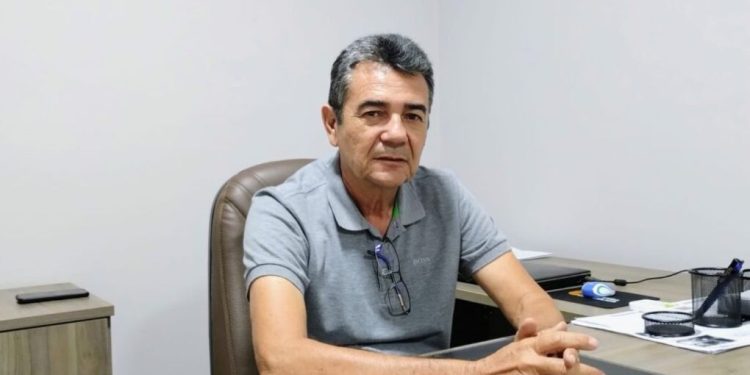 Em Maturéia, região do sertão paraibano, prefeito Zé Pereira explica as dificuldades enfrentadas no seu município. Gestor cancelou todas as festas devido ao estado de calamidade que o município se encontra
