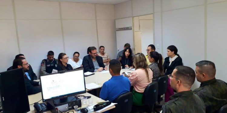 Prefeitura debate estratégias no MPPB para coibir maus tratos a animais, em Campina Grande