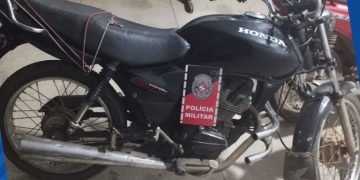 POLÍCIA MILITAR  APREENDE VEÍCULO COM REGISTRO DE ROUBO/FURTO NO MUNICÍPIO DE DESTERRO